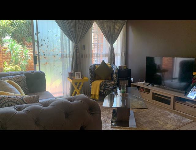 2 BEDROOM SECTIONAL TITLE FOR SALE IN CLARINA
